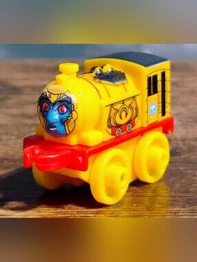 Thomas & Friends Minis: Victor As Goldar
